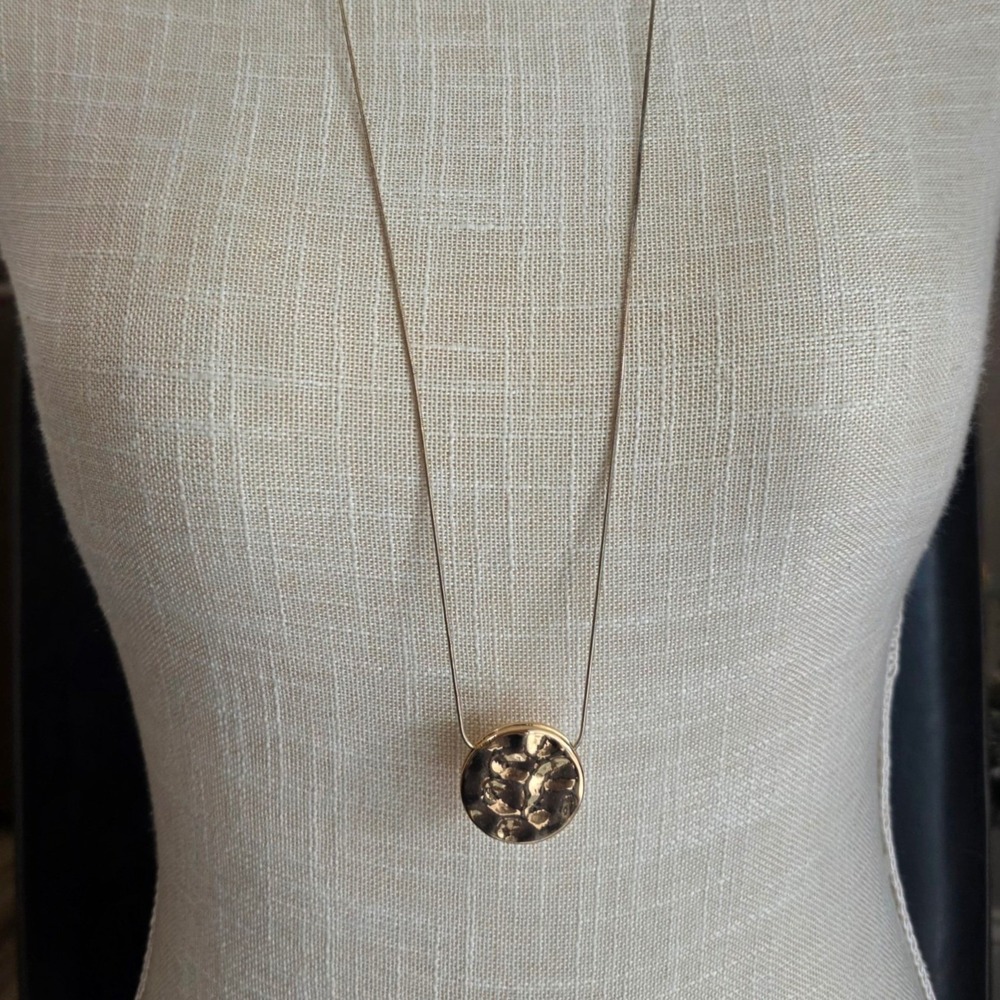 Gold‎ Tone Round Hammered Disc Pendant Necklace Simple Everyday Chain